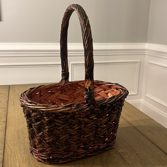 vintage oval woven basket with handle ~ dark finish - Picture 3 of 7